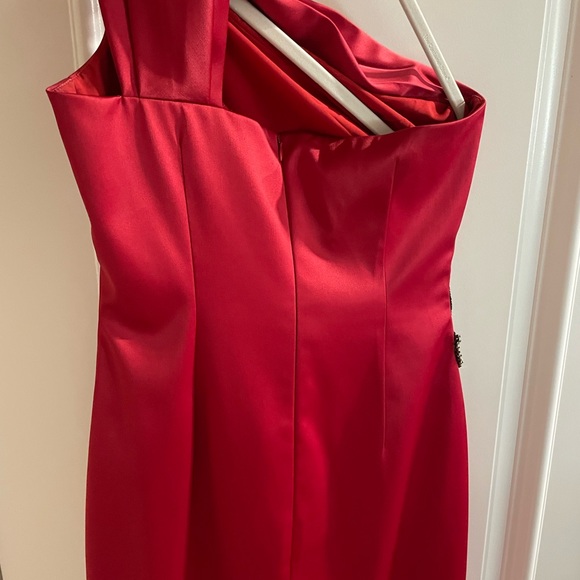 Red, one shoulder cocktail dress. Eliza J. Size 8. Like new/ perfect condition. - Picture 4 of 4